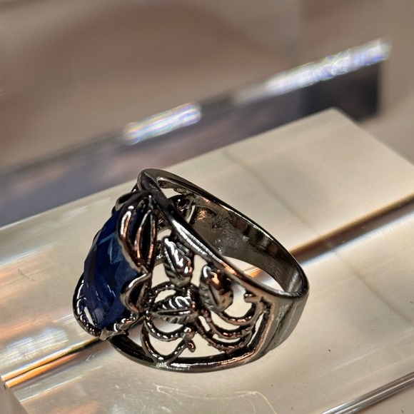 Vintage Silver Toned Ring with Blue Gemstone lot D14 - Picture 9 of 11